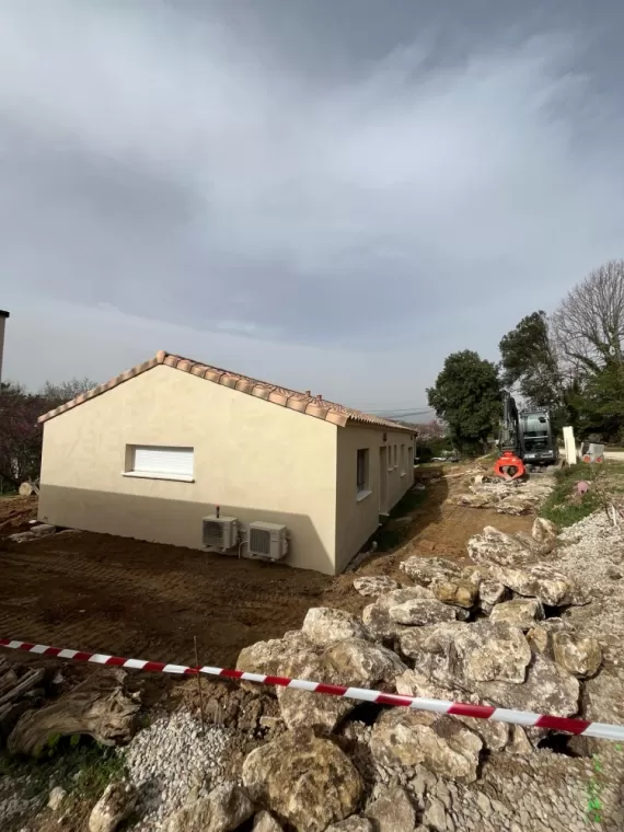 Réalisation d'un Enrochement paysager avec place de parking, Saint-Saturnin-lès-Apt, Poncet Travaux Verts