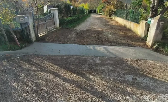 Création d’un revers d’eau en béton type « Dos d’âne » sur APT., Saint-Saturnin-lès-Apt, Poncet Travaux Verts