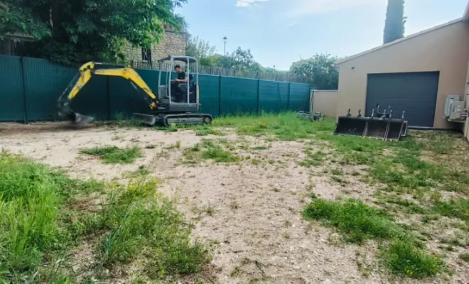 Aménagements cour d'une maison et mur d'enrochement Piscine , Saint-Saturnin-lès-Apt, Poncet Travaux Verts