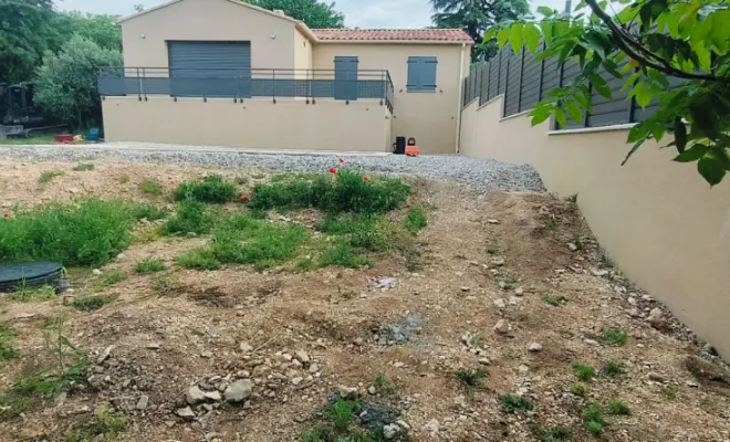 Aménagements cour d'une maison et mur d'enrochement Piscine , Saint-Saturnin-lès-Apt, Poncet Travaux Verts