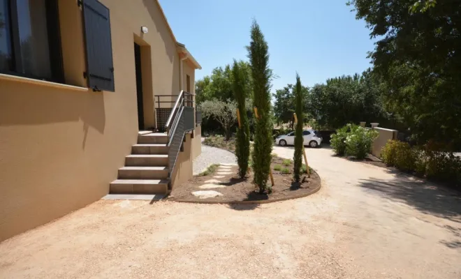 Aménagements cour d'une maison et mur d'enrochement Piscine , Saint-Saturnin-lès-Apt, Poncet Travaux Verts
